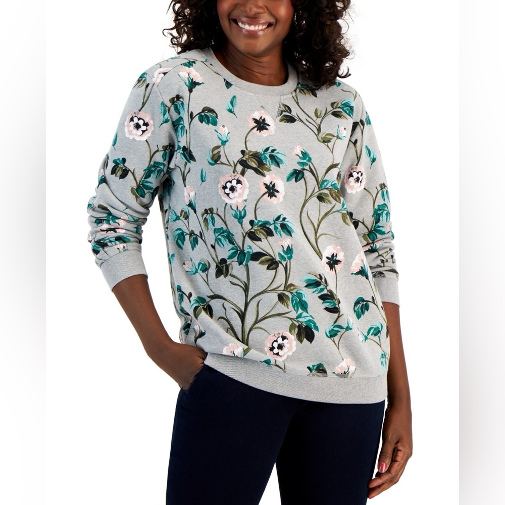 Beautiful Karen Scott Floral Crewneck